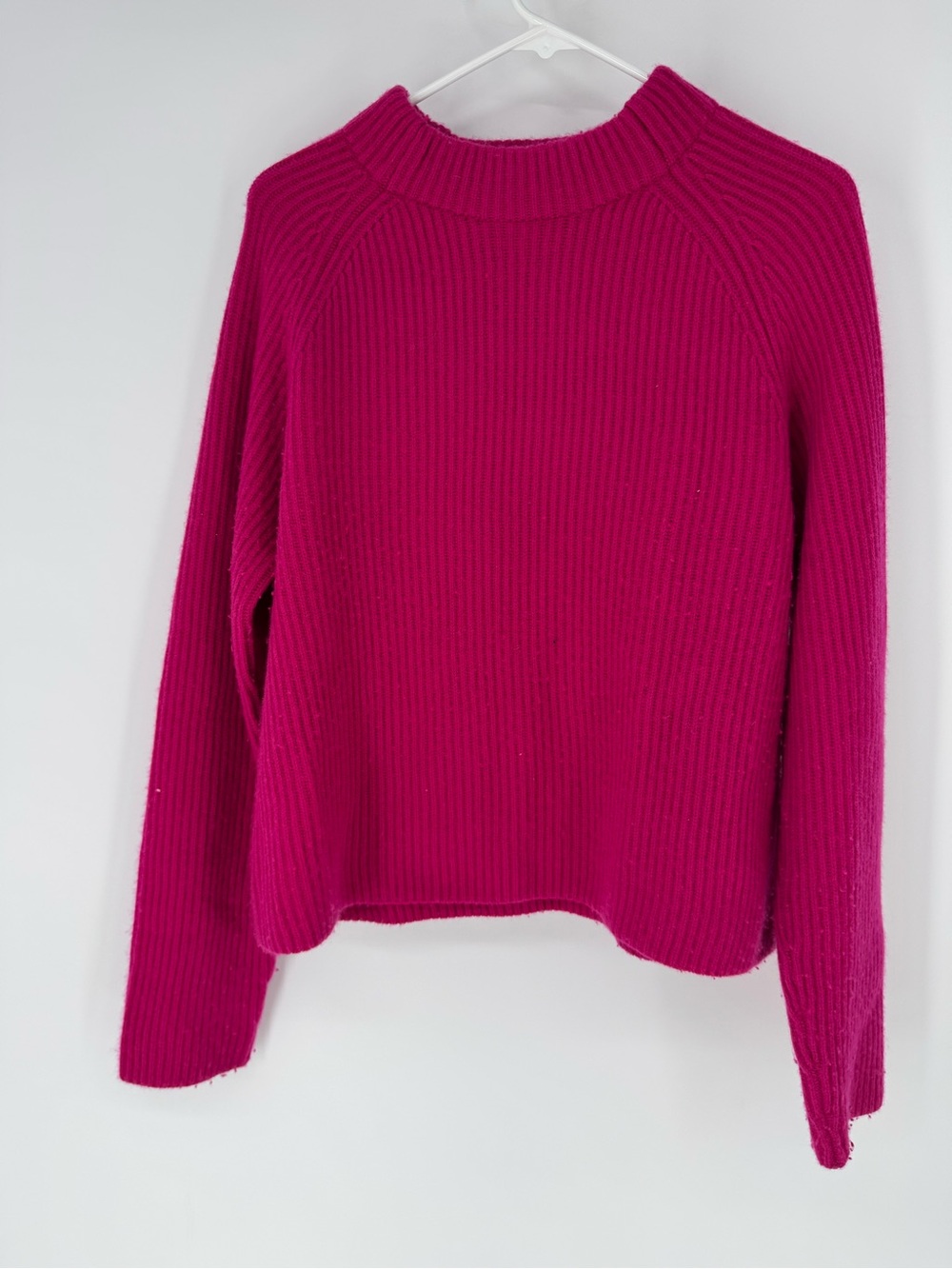 Banana Republic 100% cashmere Fuchsia Ribbed Turtleneck Sweater